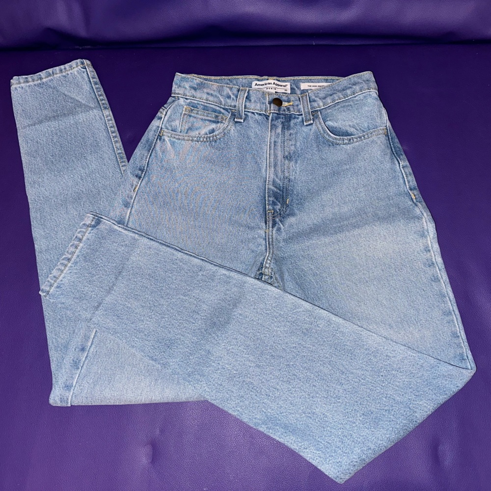 American Apparel 🌸 The High Waisted Jean in Light Wash size 26